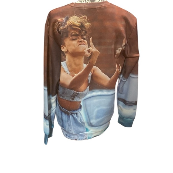 New Rihanna Graphic print Sweatshirt Size XL Unisex - Picture 7 of 7
